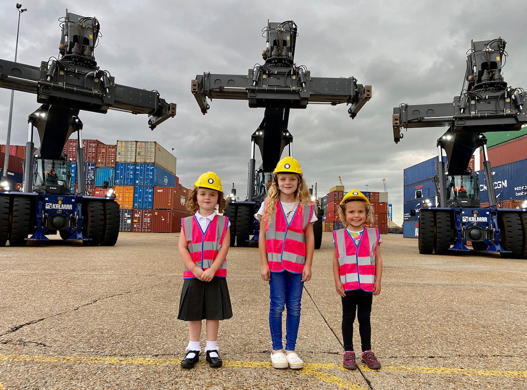 Solent Stevedores reach stacker investment at Port of Southampton